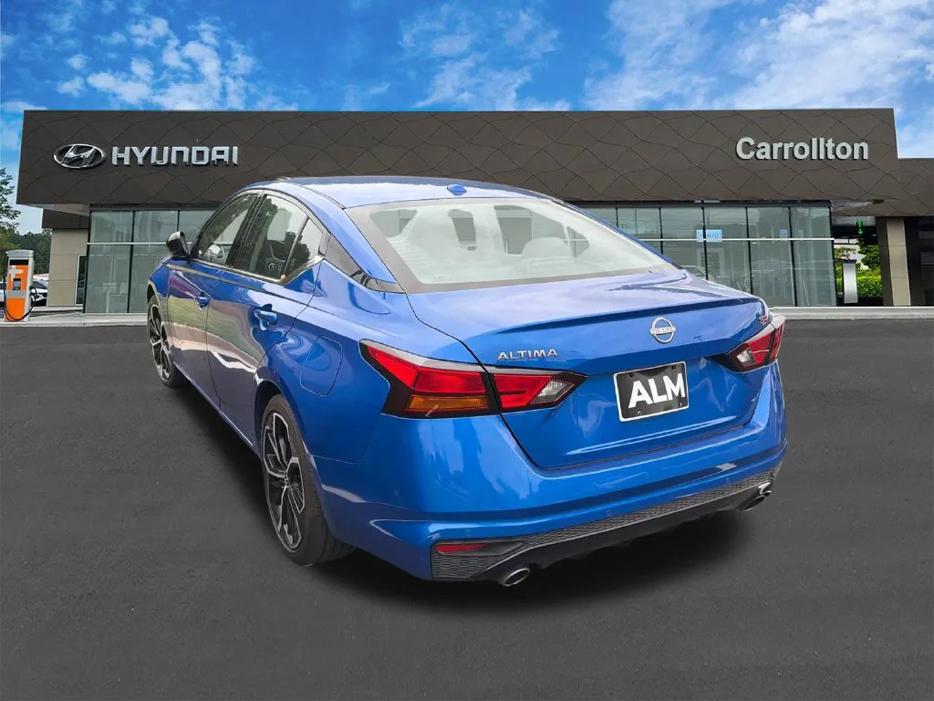 2025 Nissan Altima SR - Photo 7