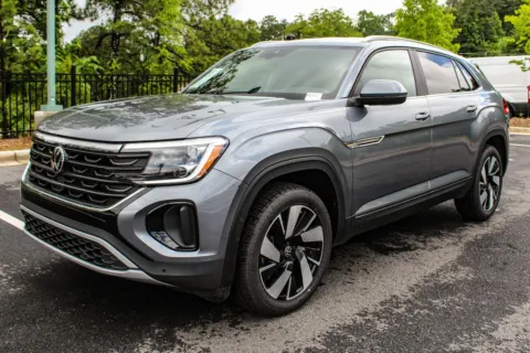 Photos of 2024 Volkswagen Atlas Cross Sport 2.0T SE w/Technology for sale in Carrollton, GA at Carrollton Hyundai