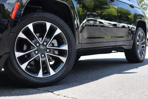 Photos of 2023 Jeep Grand Cherokee Overland for sale in Carrollton, GA at Carrollton Hyundai