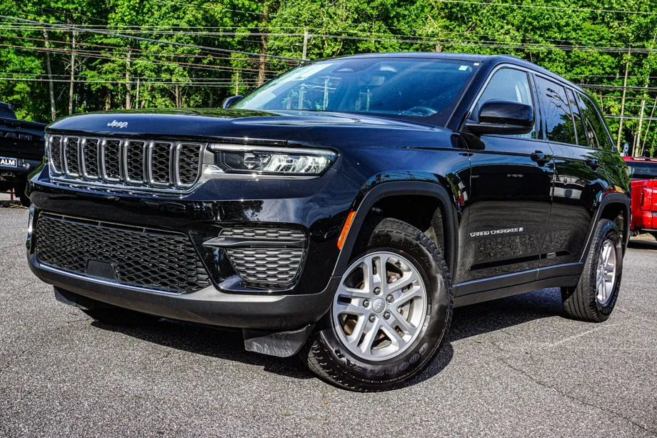 Black 2022 Jeep Grand Cherokee Laredo for sale in Carrollton, GA