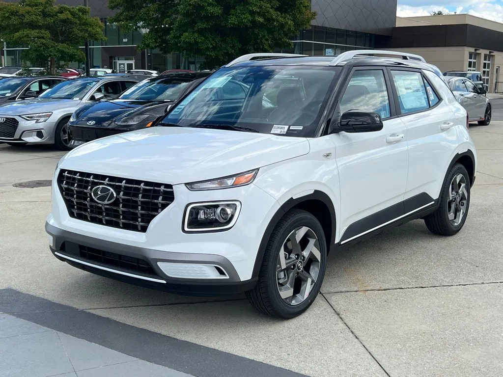 White 2025 Hyundai Venue Limited for sale in Carrollton, GA