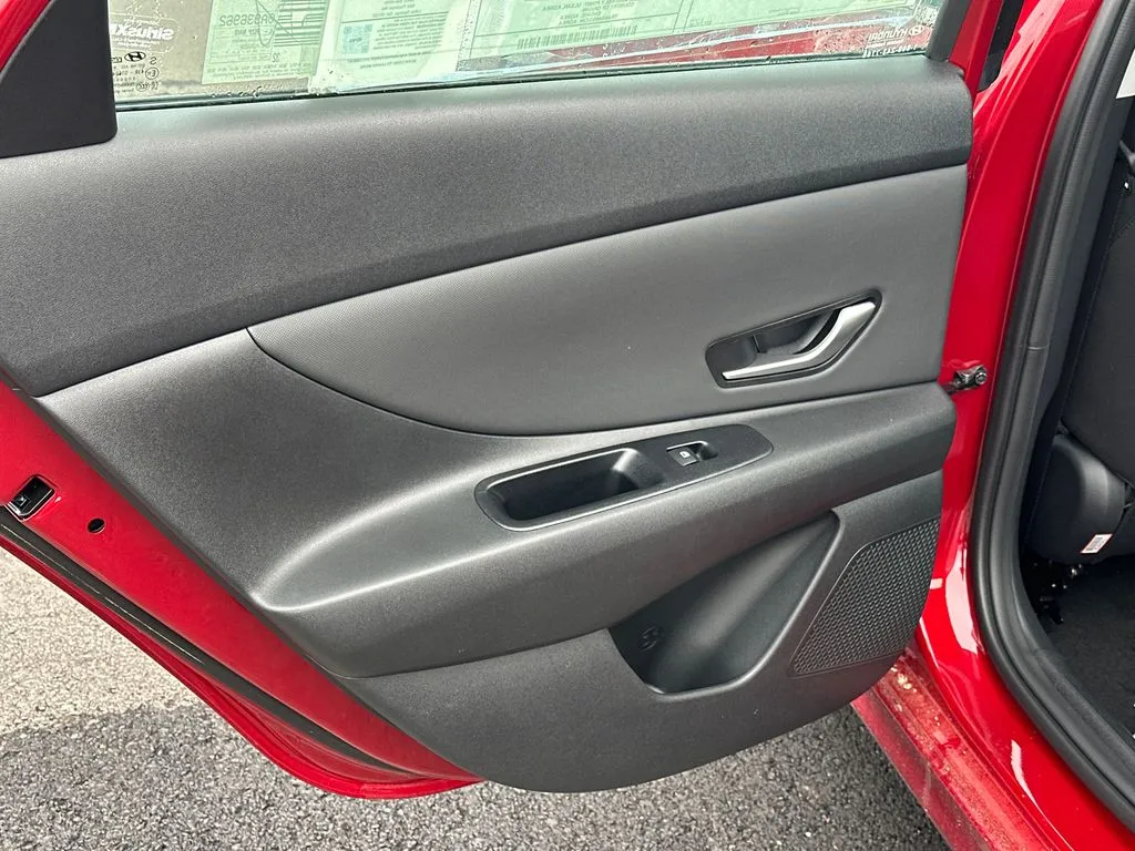 2025 Hyundai Elantra SEL - Photo 21