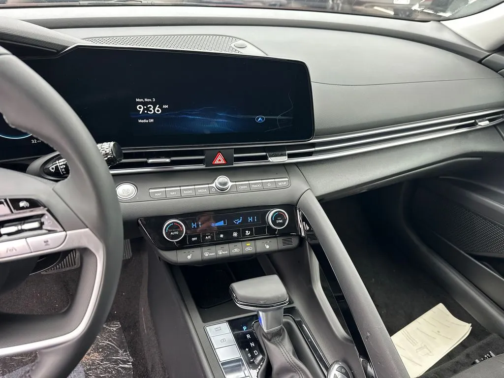 2025 Hyundai Elantra SEL - Photo 27