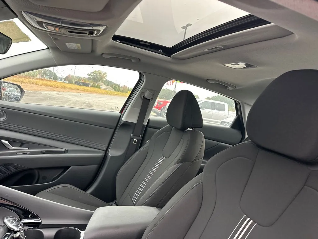 2025 Hyundai Elantra SEL - Photo 35