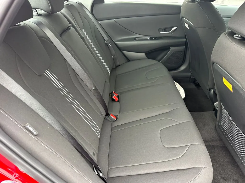 2025 Hyundai Elantra SEL - Photo 15