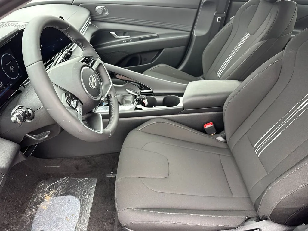 2025 Hyundai Elantra SEL - Photo 9