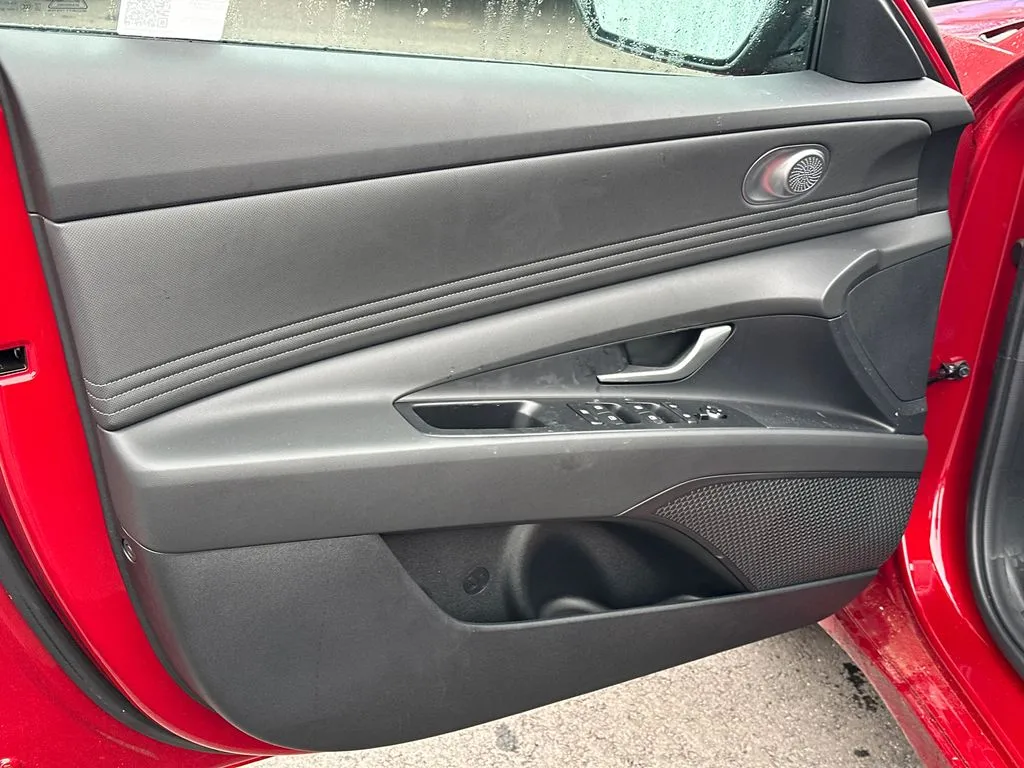 2025 Hyundai Elantra SEL - Photo 10