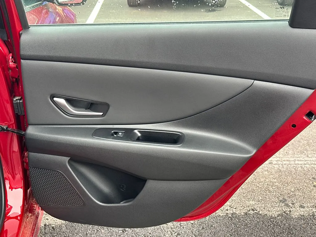 2025 Hyundai Elantra SEL - Photo 16