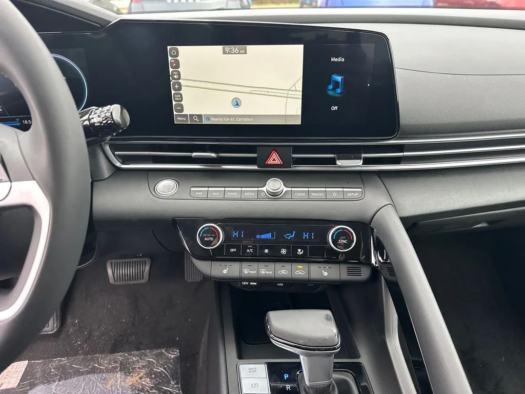 2025 Hyundai Elantra SEL - Photo 30