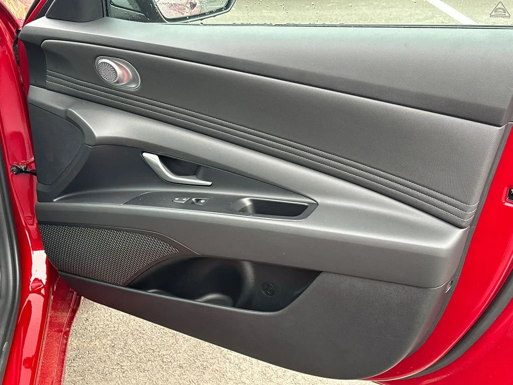 2025 Hyundai Elantra SEL - Photo 14