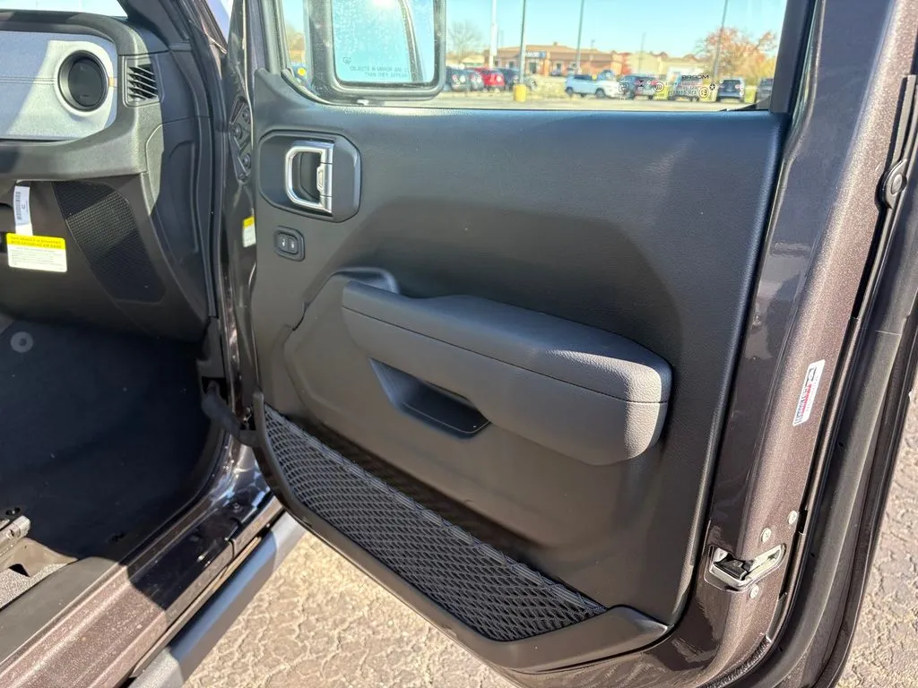 2026 Jeep Wrangler 4-Door Willys - Photo 11