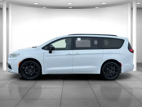 More photos of 2026 Chrysler Pacifica Limited at Eastgate Chrysler Jeep Dodge Ram, IN