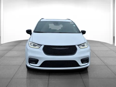 Photos of 2026 Chrysler Pacifica Limited for sale in Indianapolis, IN at Eastgate Chrysler Jeep Dodge Ram