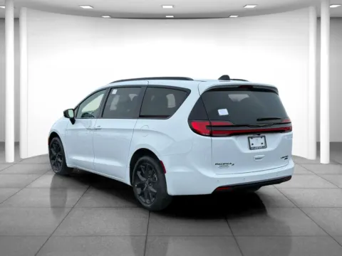 More photos of 2026 Chrysler Pacifica Limited at Eastgate Chrysler Jeep Dodge Ram, IN