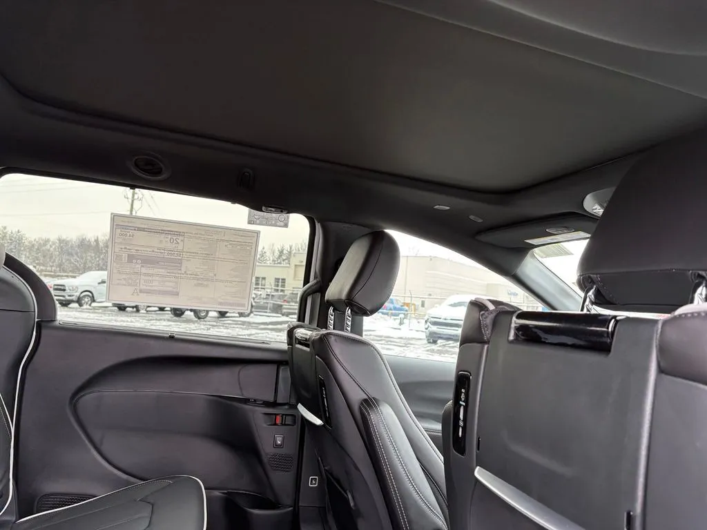 2026 Chrysler Pacifica Limited - Photo 14