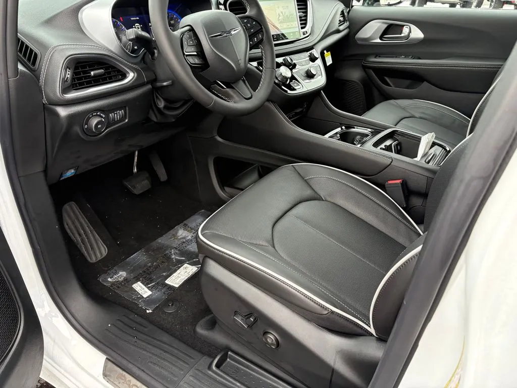 2026 Chrysler Pacifica Limited - Photo 16