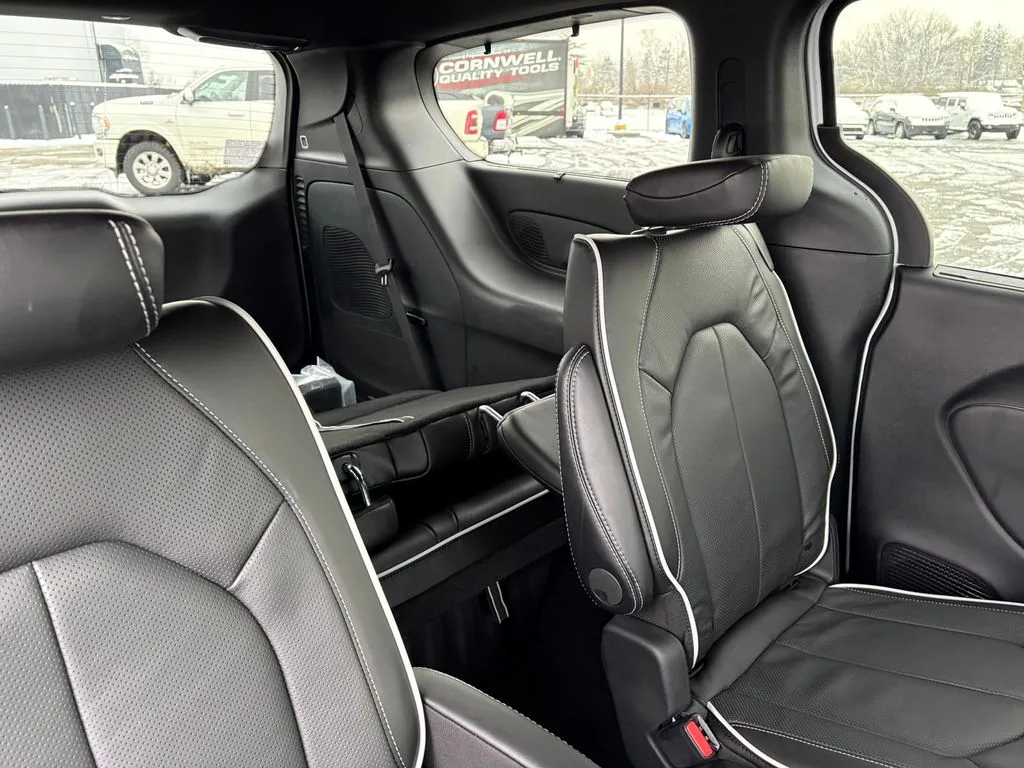 2026 Chrysler Pacifica Limited - Photo 13