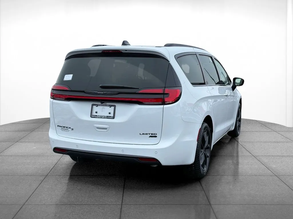 2026 Chrysler Pacifica Limited - Photo 7