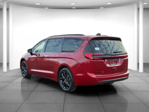 More photos of 2026 Chrysler Pacifica Limited at Eastgate Chrysler Jeep Dodge Ram, IN