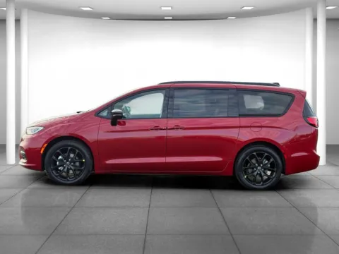 More photos of 2026 Chrysler Pacifica Limited at Eastgate Chrysler Jeep Dodge Ram, IN