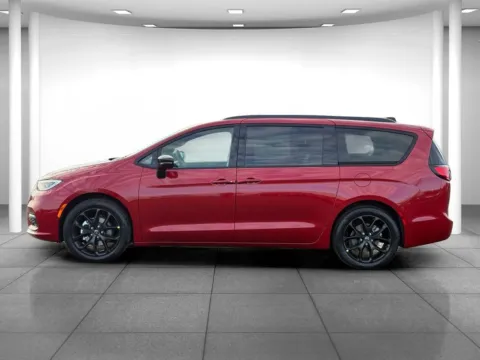 More photos of 2026 Chrysler Pacifica Limited at Eastgate Chrysler Jeep Dodge Ram, IN