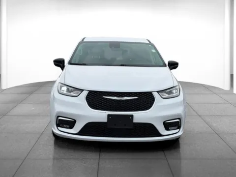 Photos of 2024 Chrysler Pacifica Touring L for sale in Indianapolis, IN at Eastgate Chrysler Jeep Dodge Ram