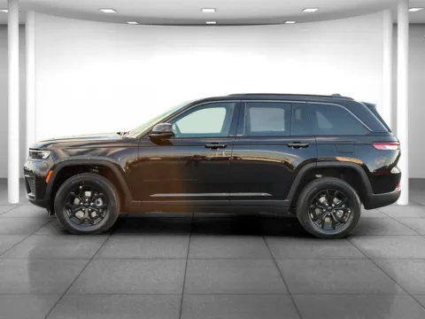 More photos of 2026 Jeep Grand Cherokee Altitude at Eastgate Chrysler Jeep Dodge Ram, IN