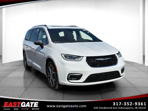 White 2026 Chrysler Pacifica Pinnacle for sale in Indianapolis, IN