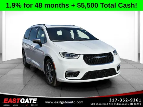 White 2026 Chrysler Pacifica Pinnacle for sale in Indianapolis, IN