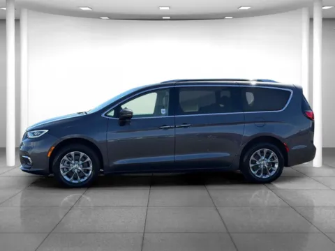 More photos of 2021 Chrysler Pacifica Touring L at Eastgate Chrysler Jeep Dodge Ram, IN