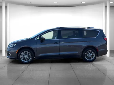 More photos of 2021 Chrysler Pacifica Touring L at Eastgate Chrysler Jeep Dodge Ram, IN