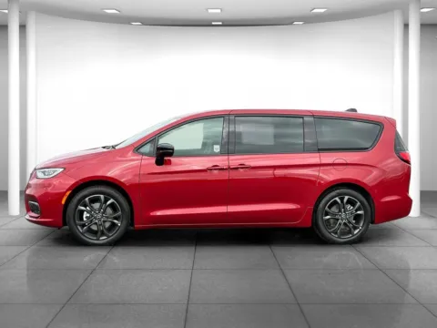 More photos of 2026 Chrysler Pacifica Select at Eastgate Chrysler Jeep Dodge Ram, IN