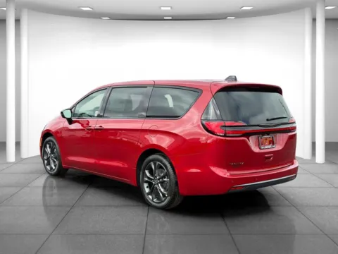 More photos of 2026 Chrysler Pacifica Select at Eastgate Chrysler Jeep Dodge Ram, IN