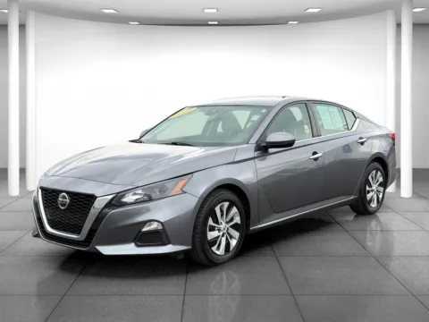 Another view of 2022 Nissan Altima 2.5 S for sale in Indianapolis, IN at Eastgate Chrysler Jeep Dodge Ram