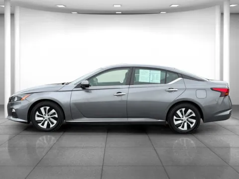 More photos of 2022 Nissan Altima 2.5 S at Eastgate Chrysler Jeep Dodge Ram, IN