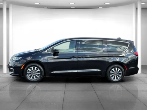 More photos of 2023 Chrysler Pacifica Hybrid Touring L at Eastgate Chrysler Jeep Dodge Ram, IN