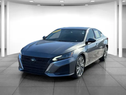 Another view of 2023 Nissan Altima 2.5 SL for sale in Indianapolis, IN at Eastgate Chrysler Jeep Dodge Ram