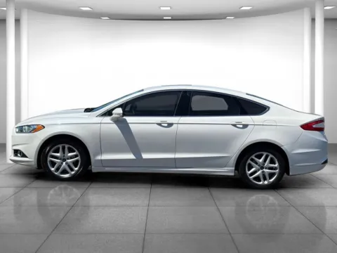 More photos of 2016 Ford Fusion SE at Eastgate Chrysler Jeep Dodge Ram, IN