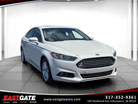 White 2016 Ford Fusion SE for sale in Indianapolis, IN