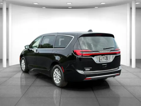 More photos of 2027 Chrysler Pacifica Select at Eastgate Chrysler Jeep Dodge Ram, IN