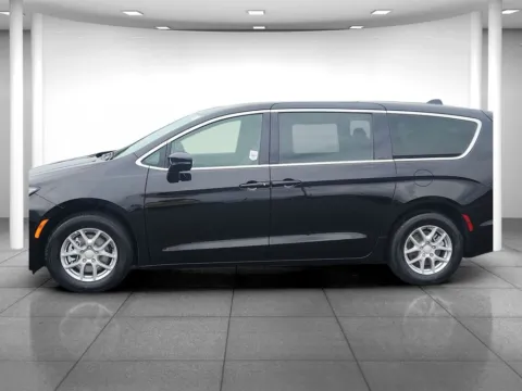 More photos of 2027 Chrysler Pacifica Select at Eastgate Chrysler Jeep Dodge Ram, IN