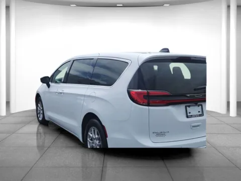 More photos of 2027 Chrysler Pacifica Select at Eastgate Chrysler Jeep Dodge Ram, IN
