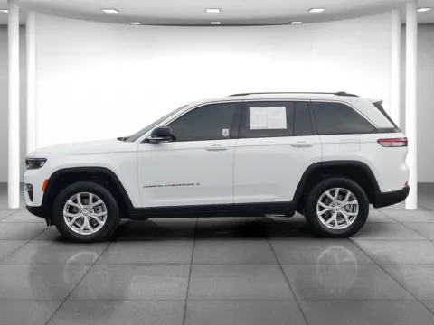 More photos of 2022 Jeep Grand Cherokee Limited at Eastgate Chrysler Jeep Dodge Ram, IN
