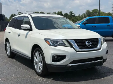 White 2018 Nissan Pathfinder SL for sale in Indianapolis, IN