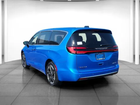 More photos of 2027 Chrysler Pacifica Limited at Eastgate Chrysler Jeep Dodge Ram, IN