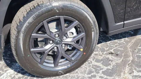 More photos of 2027 Jeep Grand Cherokee Laredo Altitude at Eastgate Chrysler Jeep Dodge Ram, IN