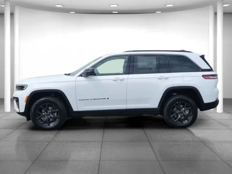 More photos of 2027 Jeep Grand Cherokee Laredo Altitude at Eastgate Chrysler Jeep Dodge Ram, IN