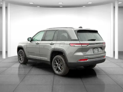 More photos of 2027 Jeep Grand Cherokee Laredo Altitude at Eastgate Chrysler Jeep Dodge Ram, IN