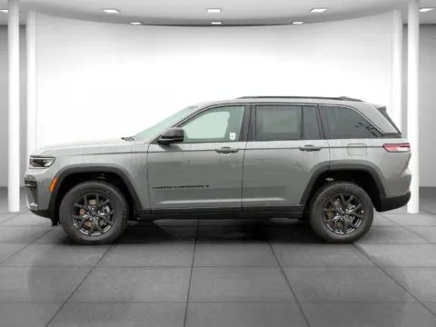 More photos of 2027 Jeep Grand Cherokee Laredo Altitude at Eastgate Chrysler Jeep Dodge Ram, IN