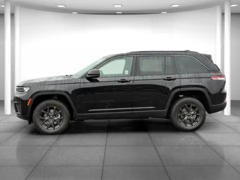 More photos of 2027 Jeep Grand Cherokee Laredo Altitude at Eastgate Chrysler Jeep Dodge Ram, IN